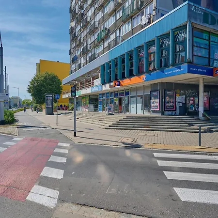 Cozy With Amazing View Of The By Renters Appartamento Breslavia