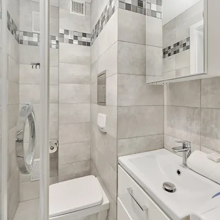 Cozy With Amazing View Of The By Renters Apartman